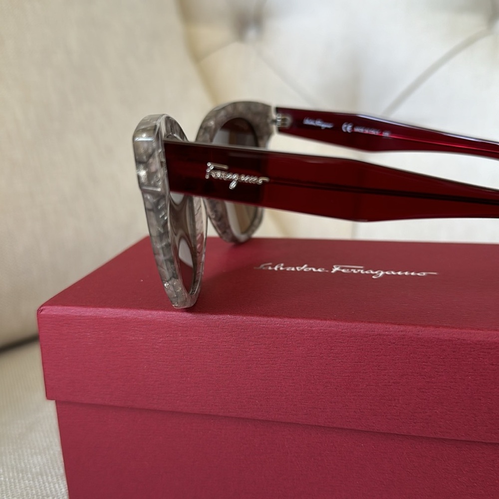 Ferragamo Cat Eye sunglasses NWT, case, box 🎁 - Picture 3 of 13